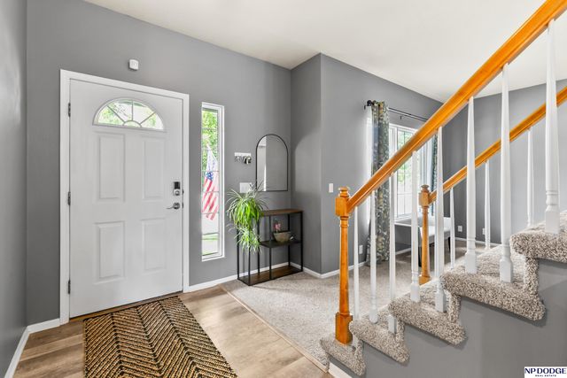 1104 Valleyview Drive, Papillion, NE 68046