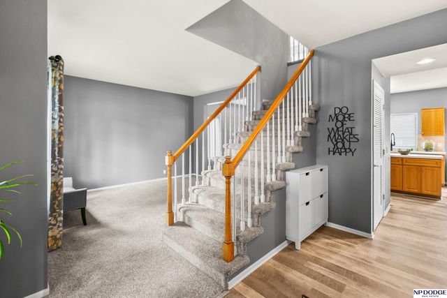 1104 Valleyview Drive, Papillion, NE 68046