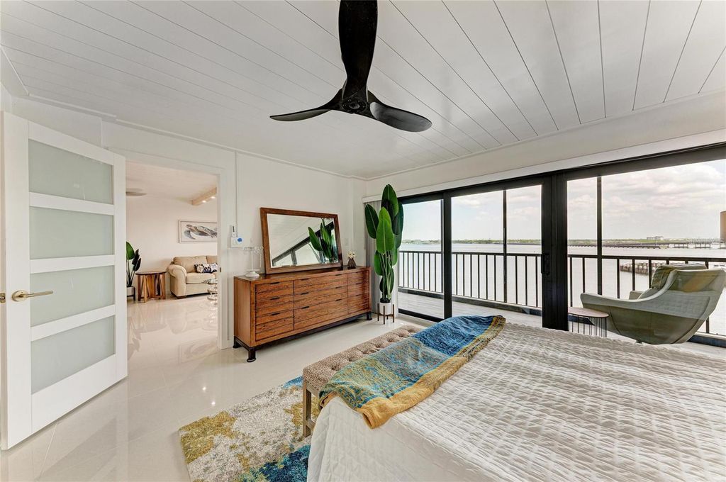 Image 18 of property listing at 1510 1ST AVENUE W 503, Bradenton, FL 34205