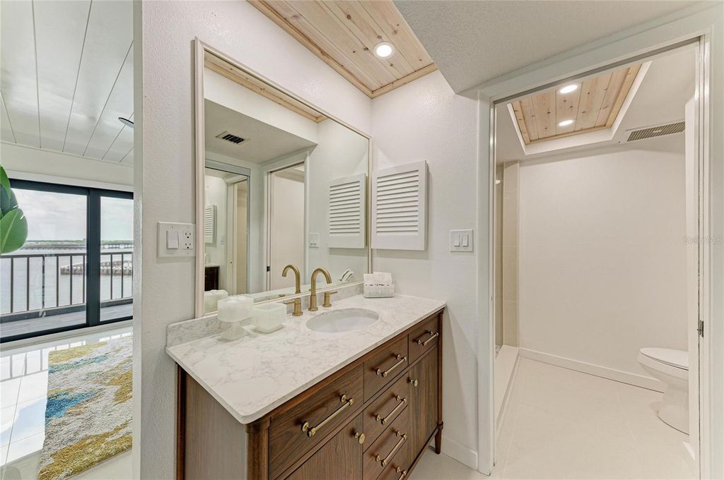 Image 20 of property listing at 1510 1ST AVENUE W 503, Bradenton, FL 34205