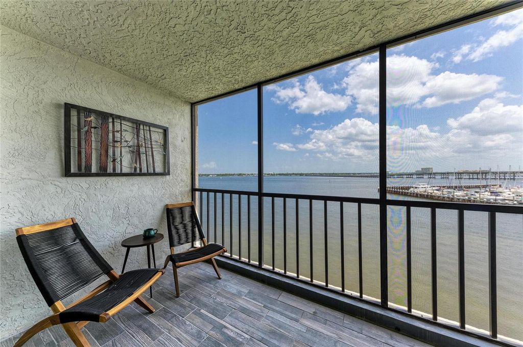 Image 27 of property listing at 1510 1ST AVENUE W 503, Bradenton, FL 34205