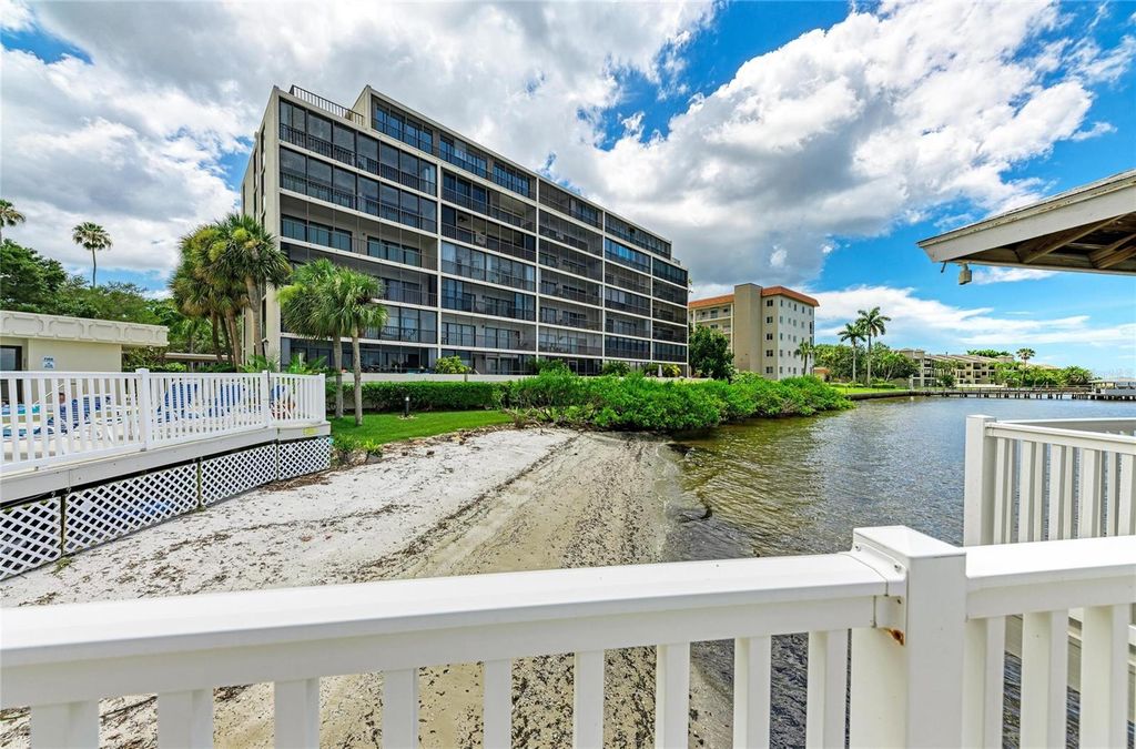 Image 30 of property listing at 1510 1ST AVENUE W 503, Bradenton, FL 34205