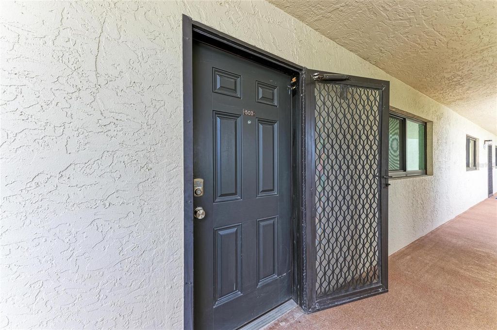 Image 4 of property listing at 1510 1ST AVENUE W 503, Bradenton, FL 34205