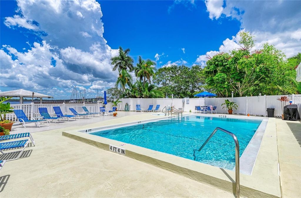 Image 31 of property listing at 1510 1ST AVENUE W 503, Bradenton, FL 34205