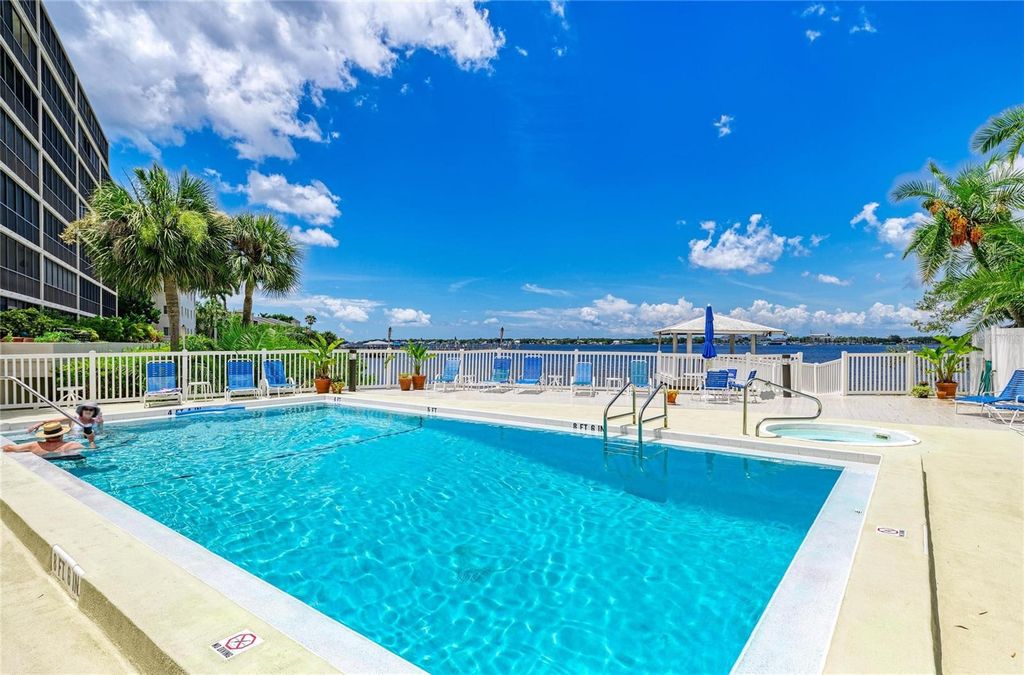 Image 32 of property listing at 1510 1ST AVENUE W 503, Bradenton, FL 34205