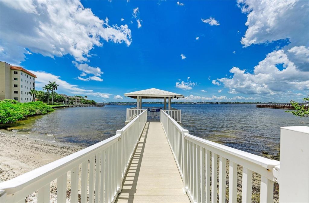Image 34 of property listing at 1510 1ST AVENUE W 503, Bradenton, FL 34205