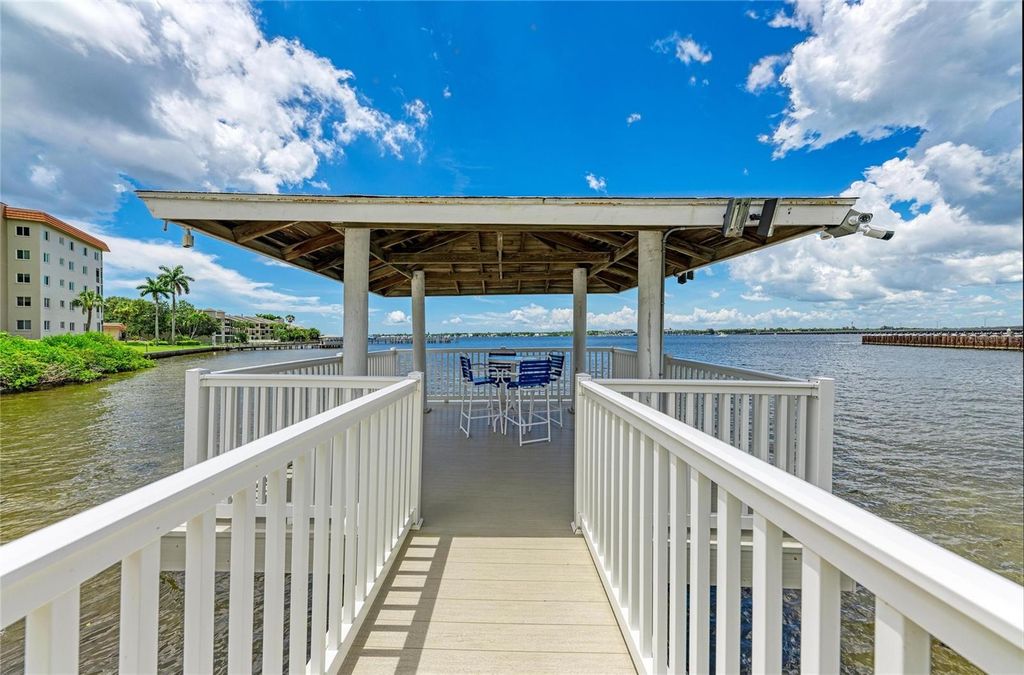 Image 35 of property listing at 1510 1ST AVENUE W 503, Bradenton, FL 34205
