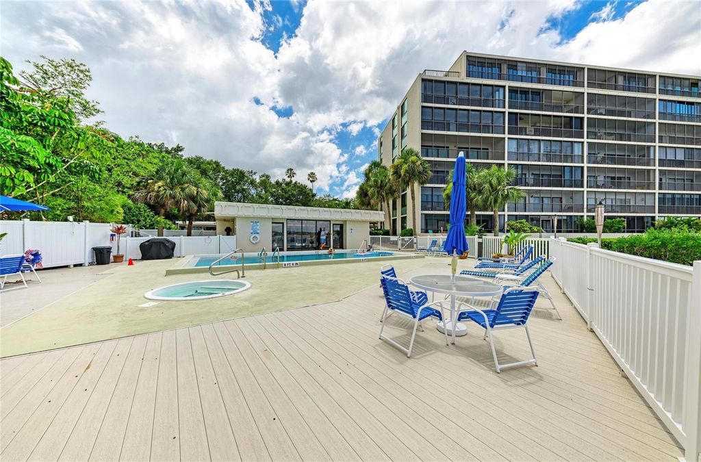 Image 36 of property listing at 1510 1ST AVENUE W 503, Bradenton, FL 34205