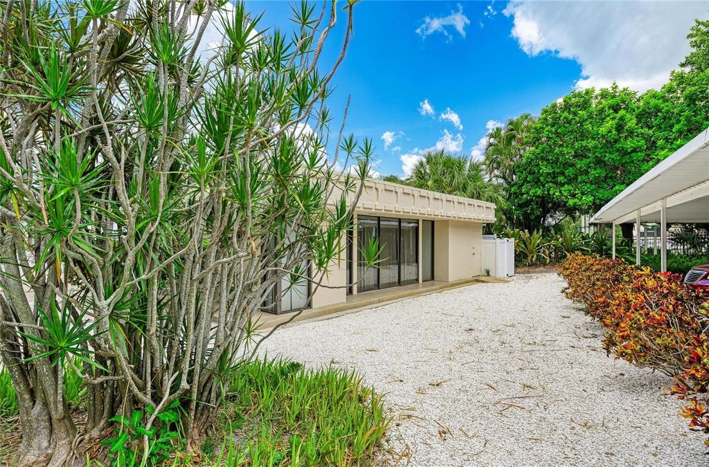 Image 37 of property listing at 1510 1ST AVENUE W 503, Bradenton, FL 34205