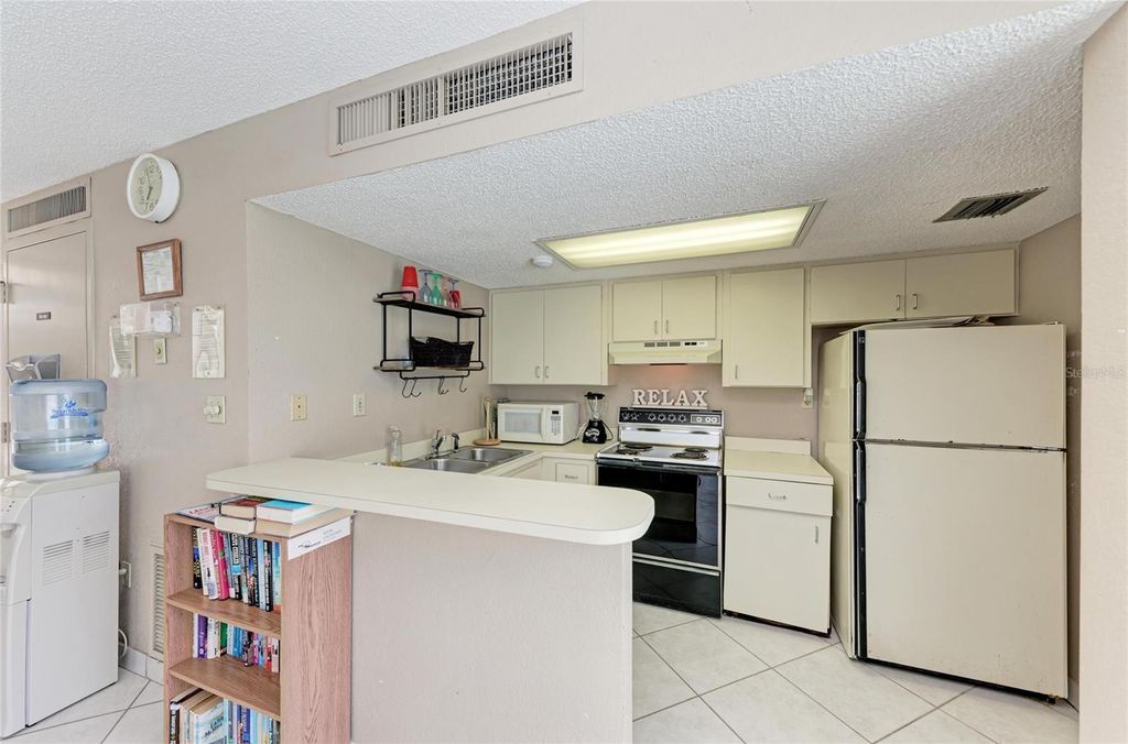 Image 40 of property listing at 1510 1ST AVENUE W 503, Bradenton, FL 34205