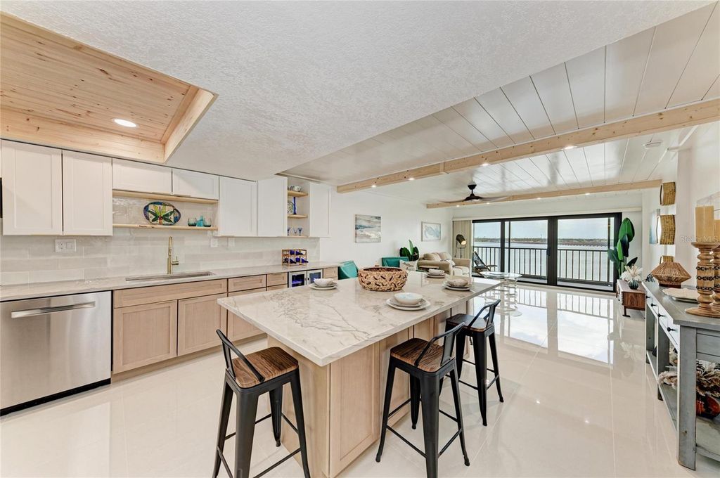 Image 5 of property listing at 1510 1ST AVENUE W 503, Bradenton, FL 34205