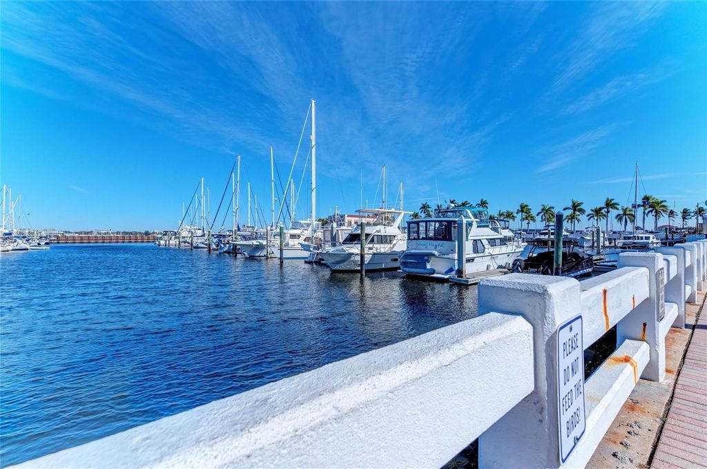 Image 42 of property listing at 1510 1ST AVENUE W 503, Bradenton, FL 34205