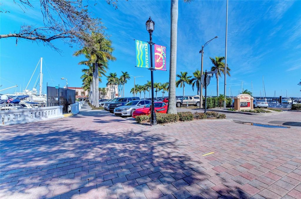 Image 43 of property listing at 1510 1ST AVENUE W 503, Bradenton, FL 34205
