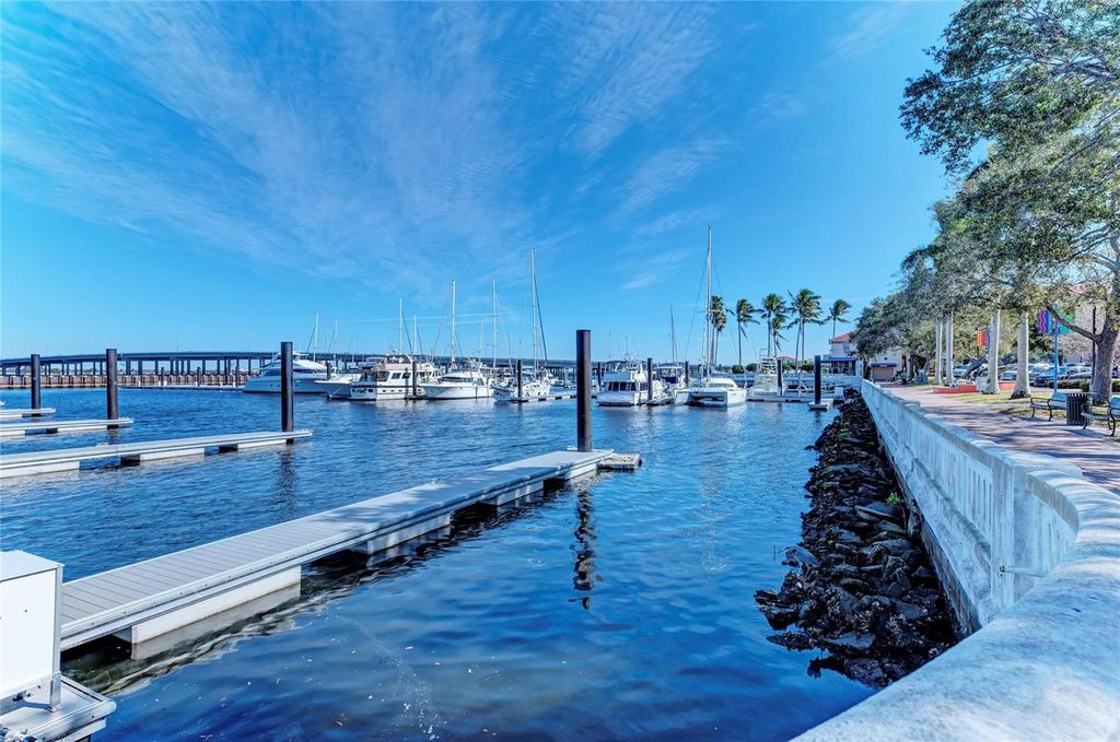 Image 45 of property listing at 1510 1ST AVENUE W 503, Bradenton, FL 34205