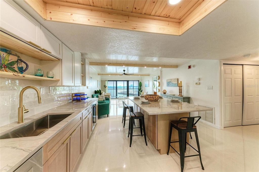 Image 6 of property listing at 1510 1ST AVENUE W 503, Bradenton, FL 34205