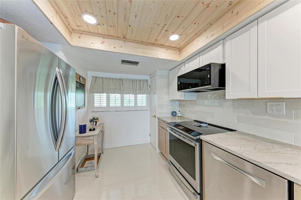 Image 8 of property listing at 1510 1ST AVENUE W 503, Bradenton, FL 34205