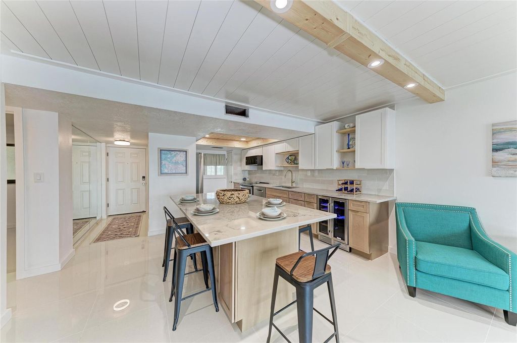 Image 9 of property listing at 1510 1ST AVENUE W 503, Bradenton, FL 34205