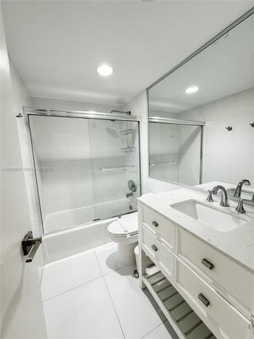 3901 S Ocean Drive 15R, Hollywood, FL 33019