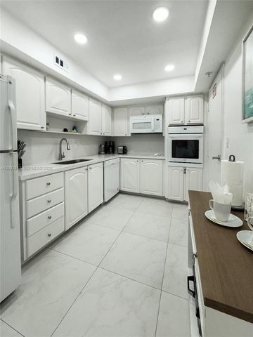 3901 S Ocean Drive 15R, Hollywood, FL 33019