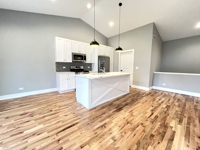 514 COBBLESTONE Circle, Harvard, IL 60033