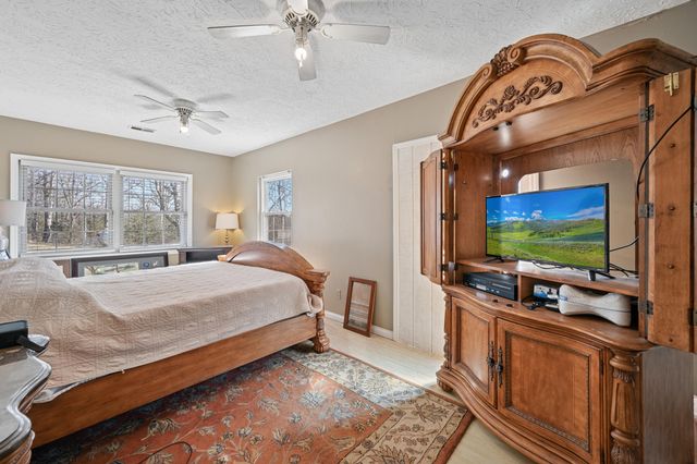 1550 Golds Valley Road, Dry Ridge, KY 41035