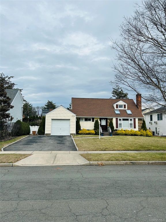 173 Wetherill Road, Garden City, NY 11530