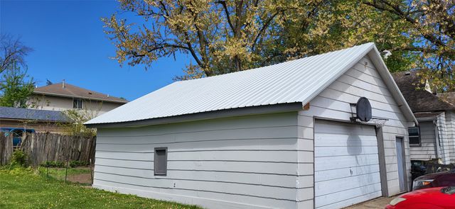 503 W 2nd Avenue, Indianola, IA 50125