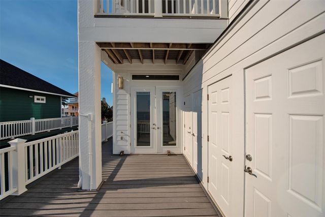 2290 Trinidad, Crystal Beach, TX 77650