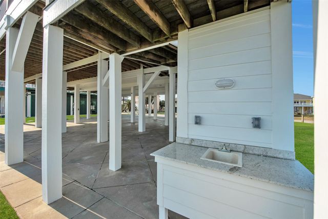 2290 Trinidad, Crystal Beach, TX 77650