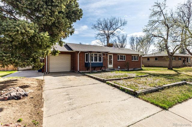 40 Dover Street, Lakewood, CO 80226