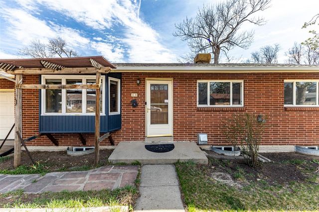 40 Dover Street, Lakewood, CO 80226