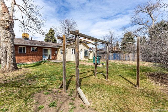 40 Dover Street, Lakewood, CO 80226