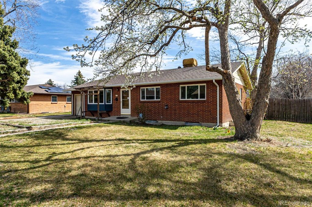 40 Dover Street, Lakewood, CO 80226
