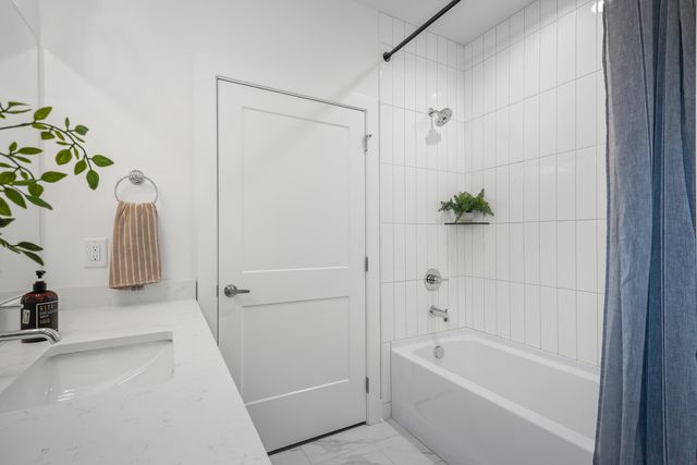 505 Community Ct Unit 101, Nashville, TN 37209