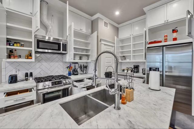 1006 Enid Street B, Houston, TX 77009