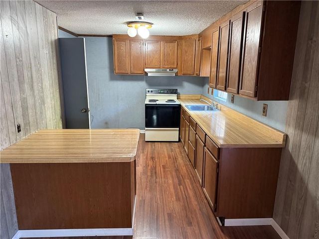 8208 W 81st Street, Overland Park, KS 66204