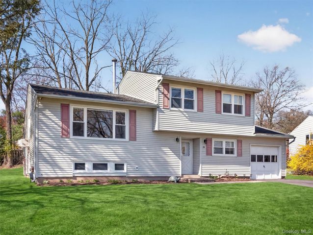 15 Cypress Lane, Orangeburg, NY 10962
