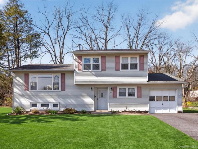 15 Cypress Lane, Orangeburg, NY 10962