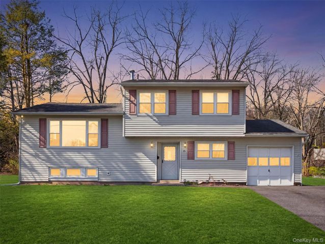 15 Cypress Lane, Orangeburg, NY 10962