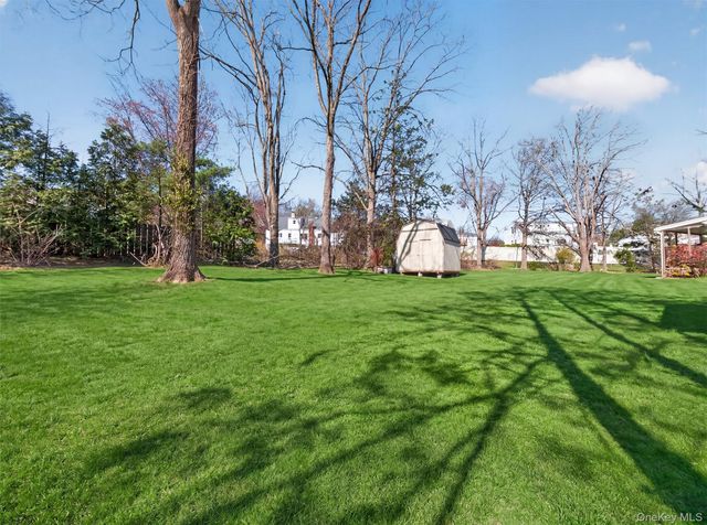 15 Cypress Lane, Orangeburg, NY 10962
