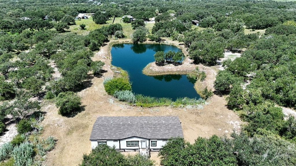 295 Griffith Dr, Rockport, TX 78382 — photo 2