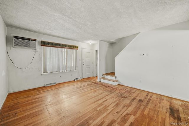 29250 Tessmer Court, Madison Heights, MI 48071