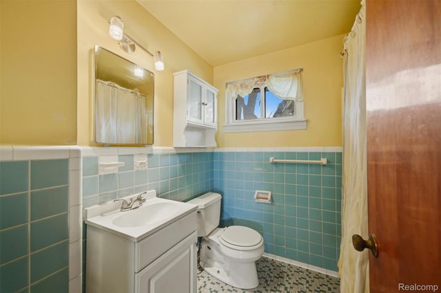 29250 Tessmer Court, Madison Heights, MI 48071