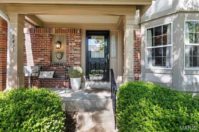 5431 Vicar Court, St Louis, MO 63119