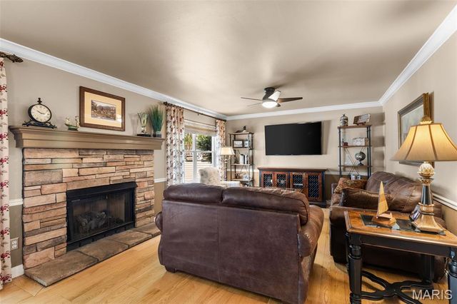 5431 Vicar Court, St Louis, MO 63119