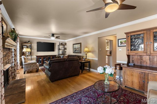 5431 Vicar Court, St Louis, MO 63119