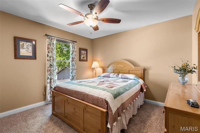5431 Vicar Court, St Louis, MO 63119
