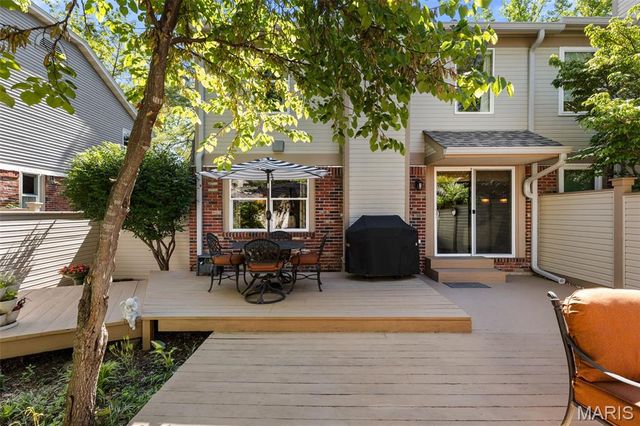 5431 Vicar Court, St Louis, MO 63119