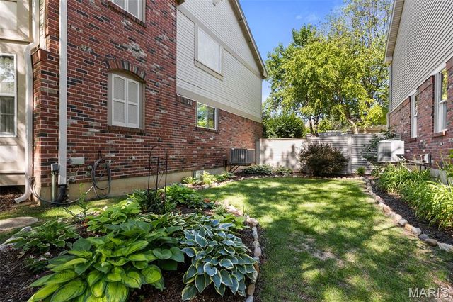 5431 Vicar Court, St Louis, MO 63119