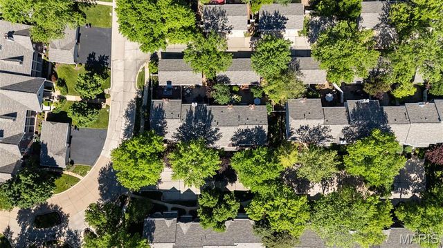 5431 Vicar Court, St Louis, MO 63119